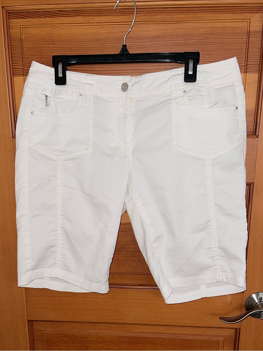 White House Black Market Women's White Bermuda Shorts - EUC - 8